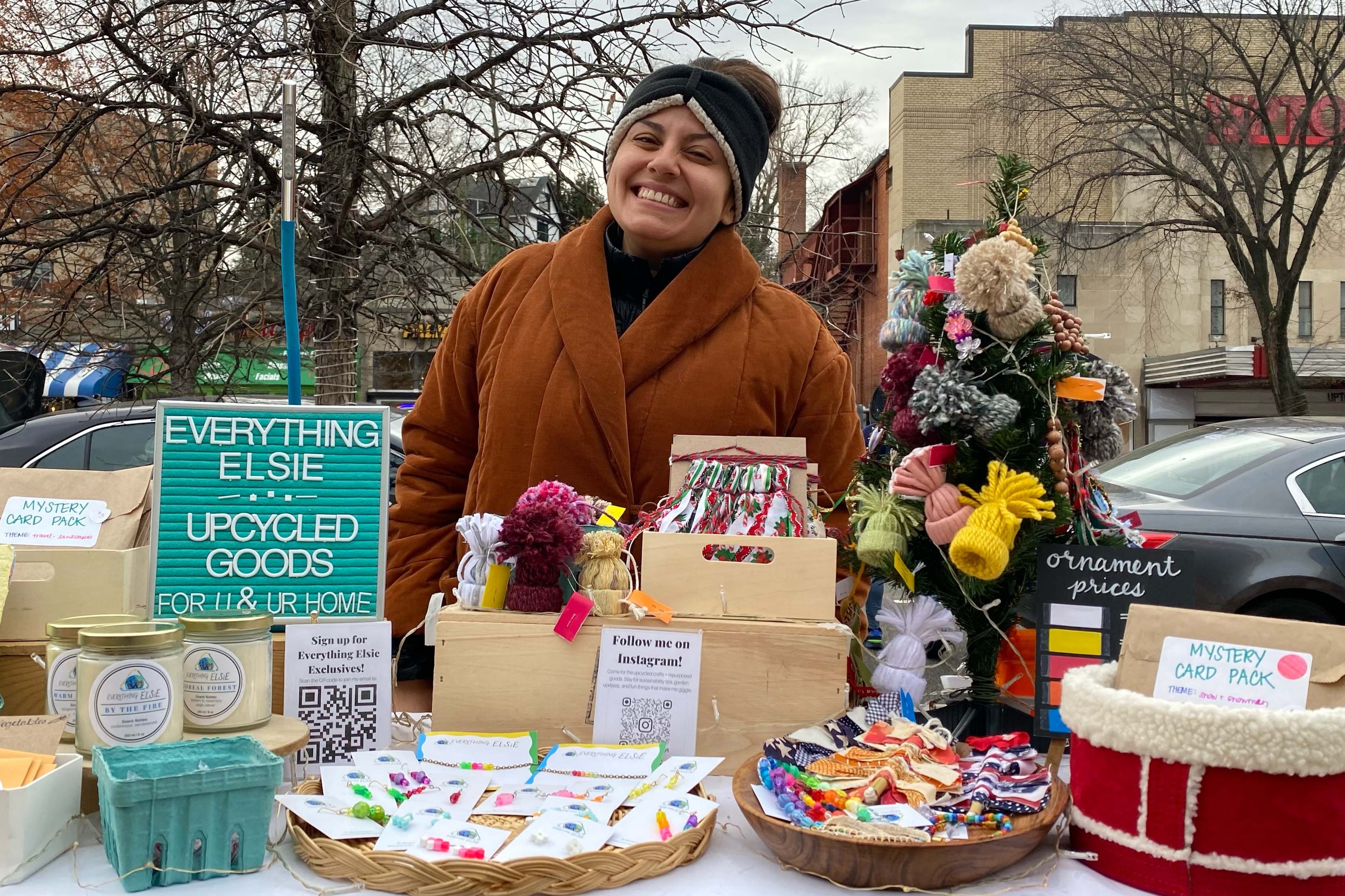 EE Holiday Small Setup - Elsie Christina Hernandez.jpg__PID:da4897a8-a9ed-40ab-b9c8-dcb886b3f688