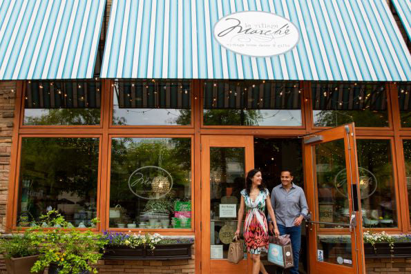 Store Front w Customers - Angela Phelps.jpg__PID:9d84cbeb-98dd-4103-8d51-a26b6512431f